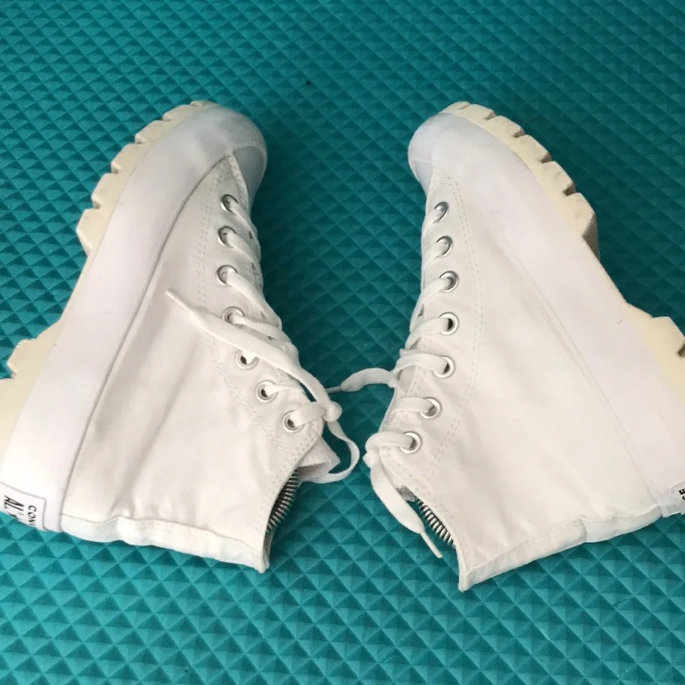 CONVERSE  Women Chuck Taylor All Star High Top Lugged Casual Sneakers | 5.5